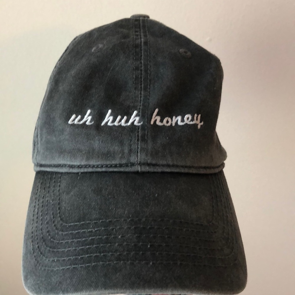 Brandy Melville ‘uh huh honey’ dad hat